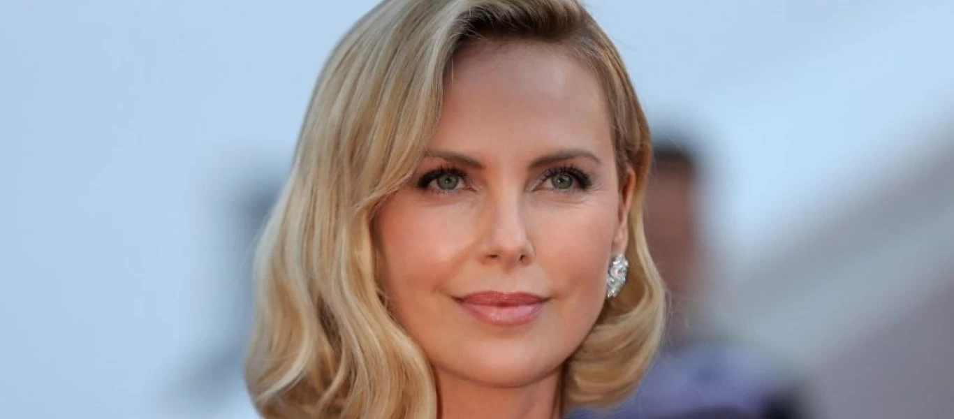 H Charlize Theron δηλώνει... ελεύθερη και ωραία (φωτό)